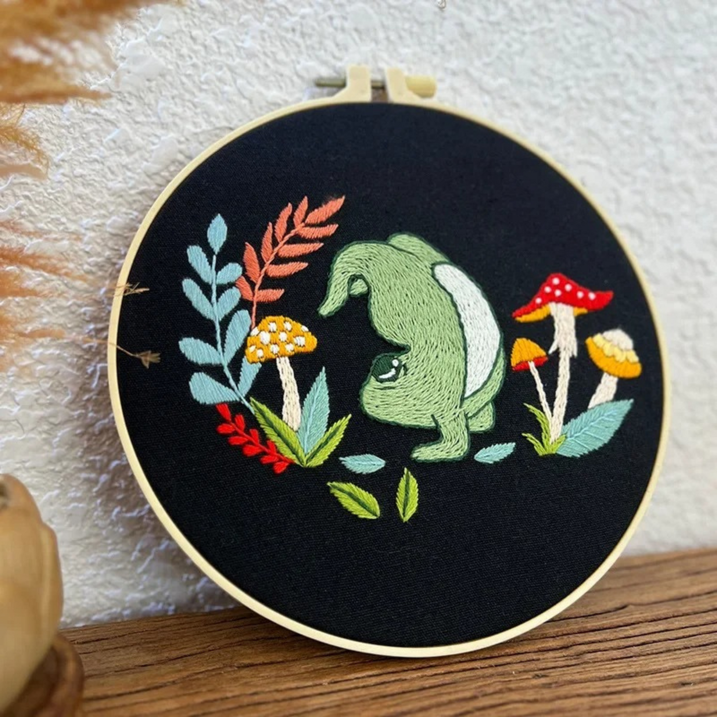 Frog embroidery kit