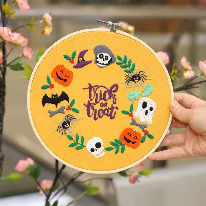 Halloween embroidery kit suitable for beginners