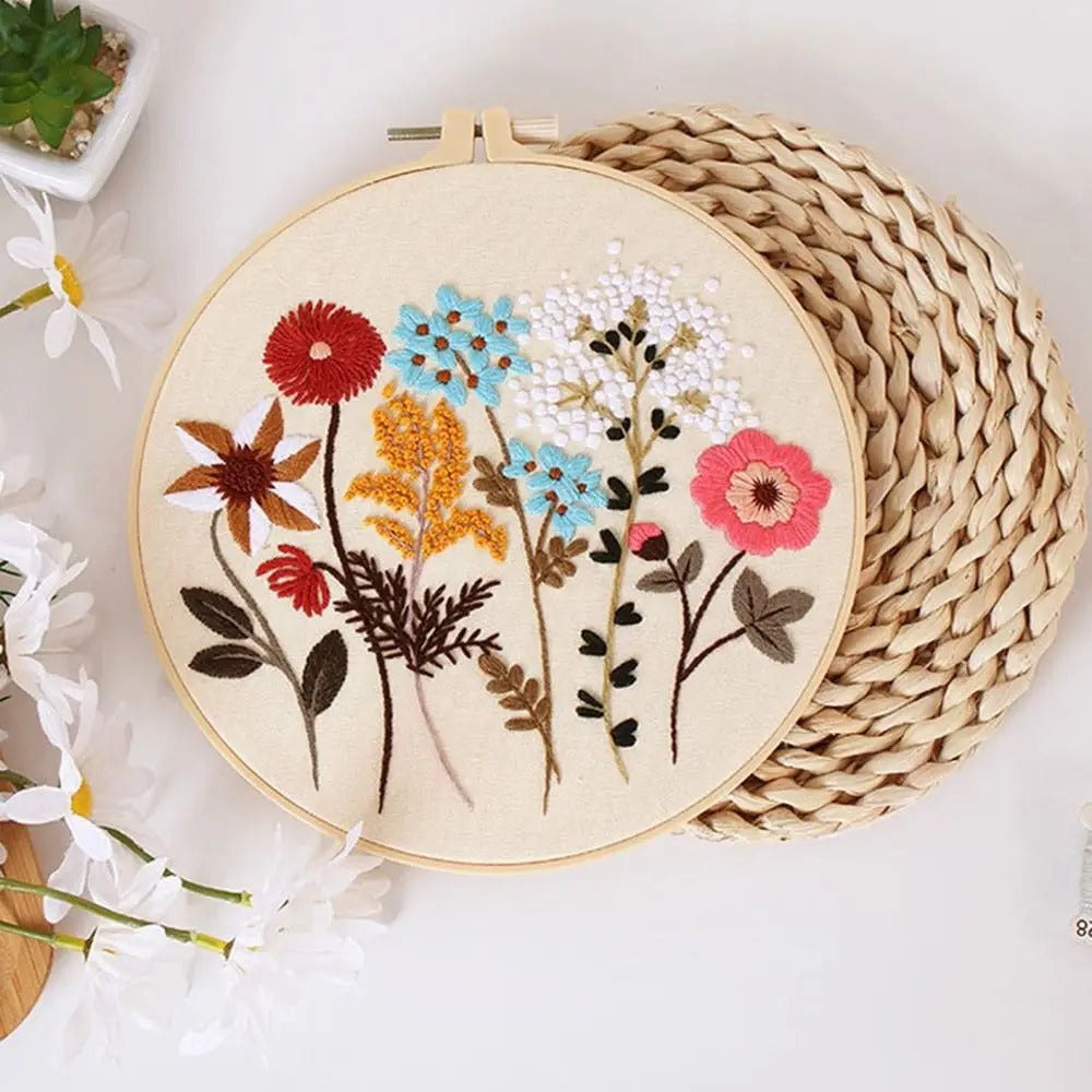 Meadow Flower Embroidery Starter Kit Beginners DIY Embroidery kit, 4 x pre printed cloth 2 x 20cm hoops Quality Embroidery Thread Craft gift